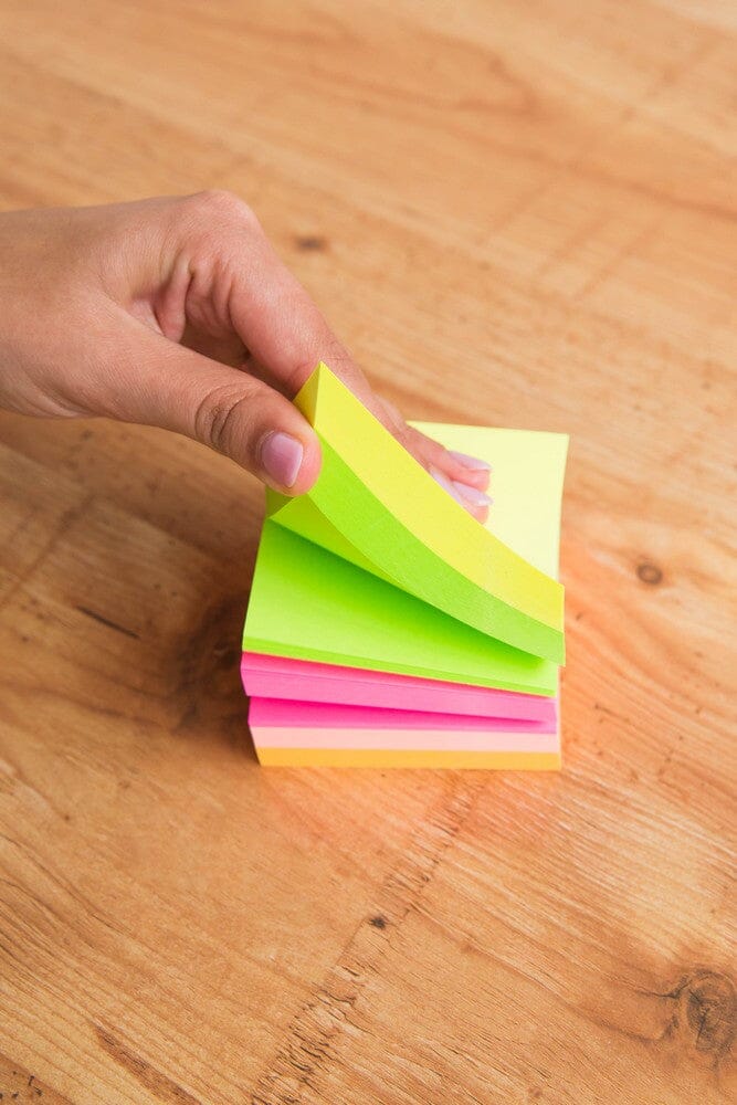 Notes blok 76x76mm - med 400 sider i 5 neonfarver