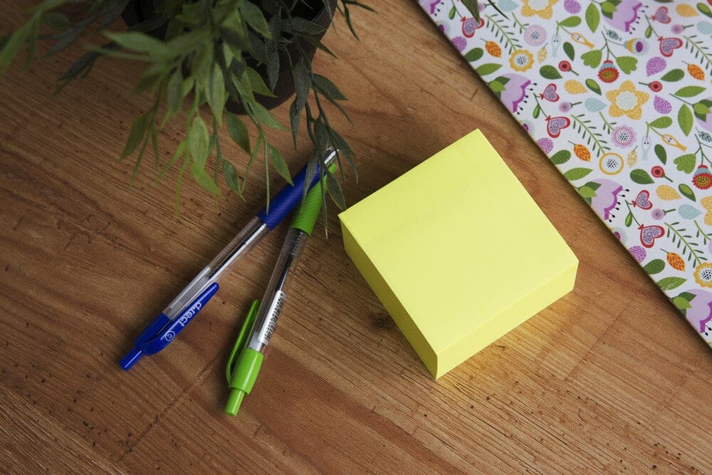 Notes blok 76x76mm - med 400 sider i gul - pakke med 6 stk